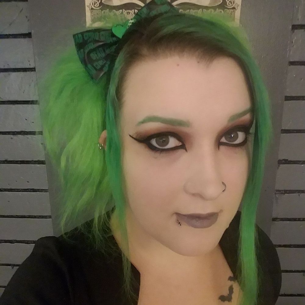 Meet your Posher, Mandolyn raine